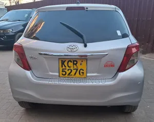 Toyota Vitz 2010 Silver