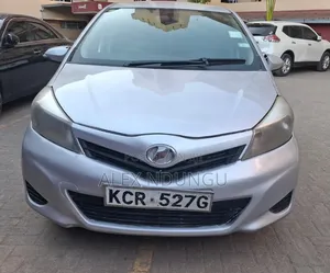 Toyota Vitz 2010 Silver