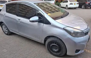 Toyota Vitz 2010 Silver