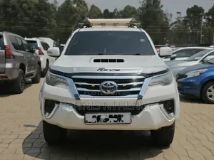 Toyota Hilux 2010 White