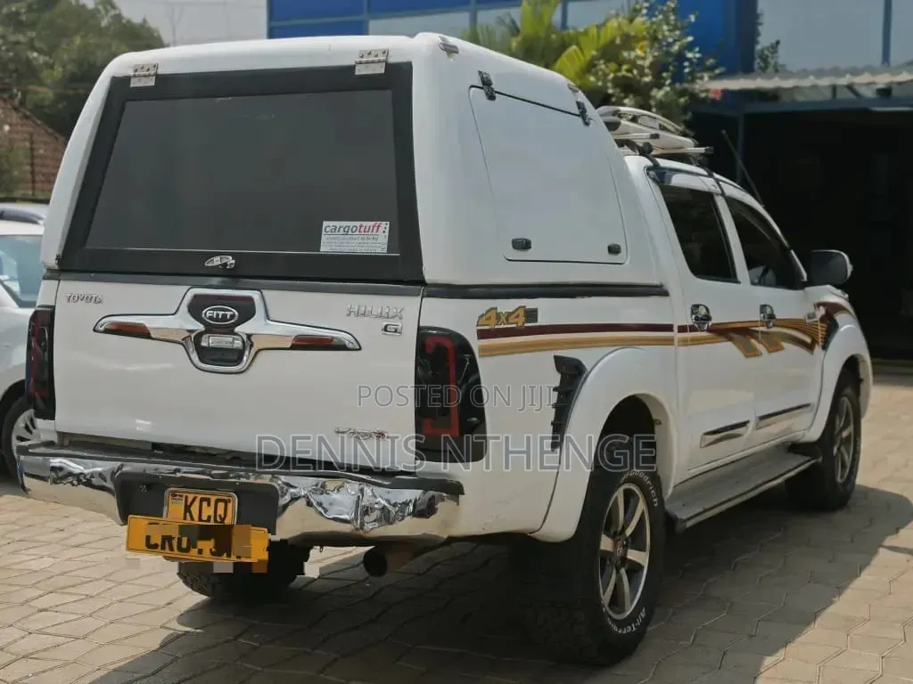 Toyota Hilux 2010 White