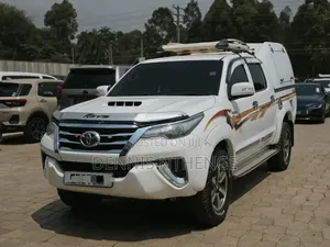 Toyota Hilux 2010 White