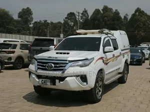 Toyota Hilux 2010 White