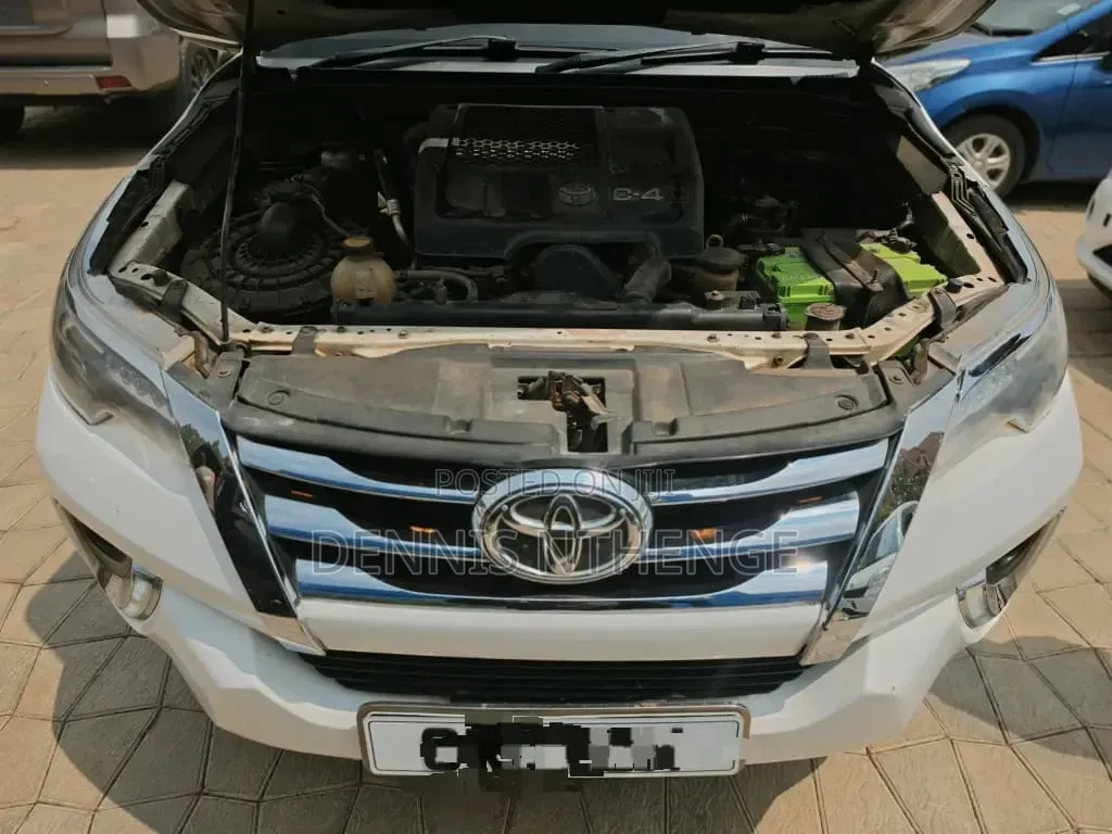 Toyota Hilux 2010 White