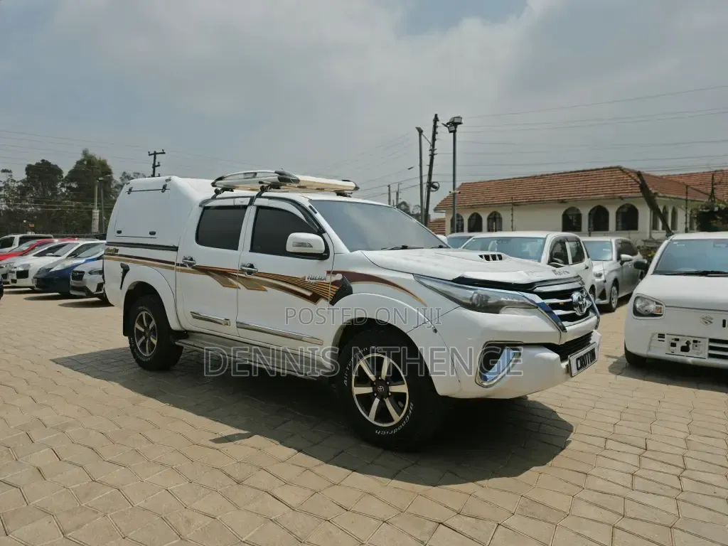 Toyota Hilux 2010 White