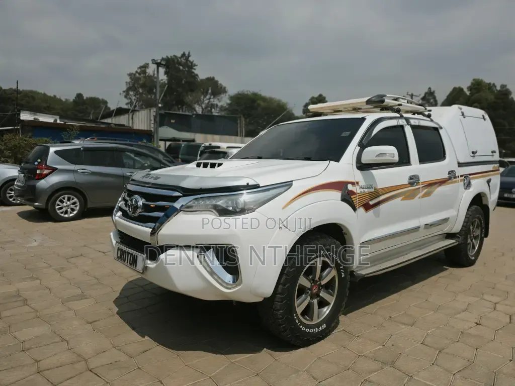 Toyota Hilux 2010 White