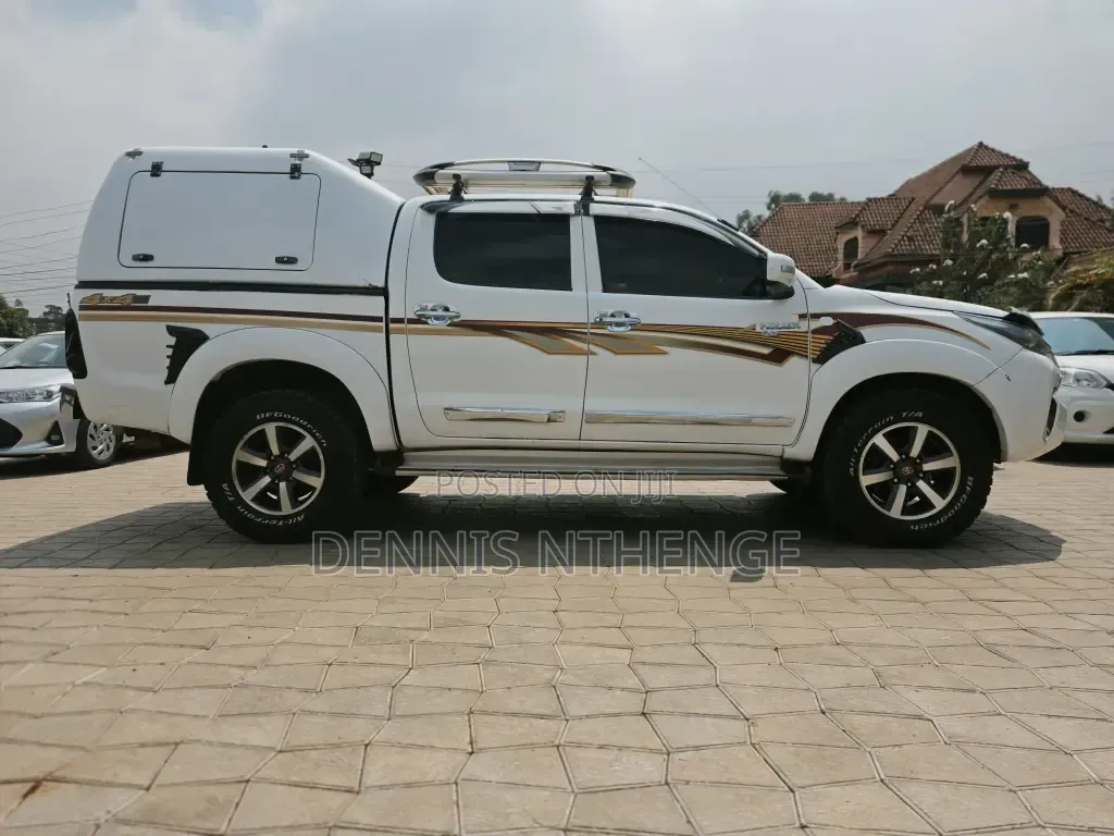 Toyota Hilux 2010 White