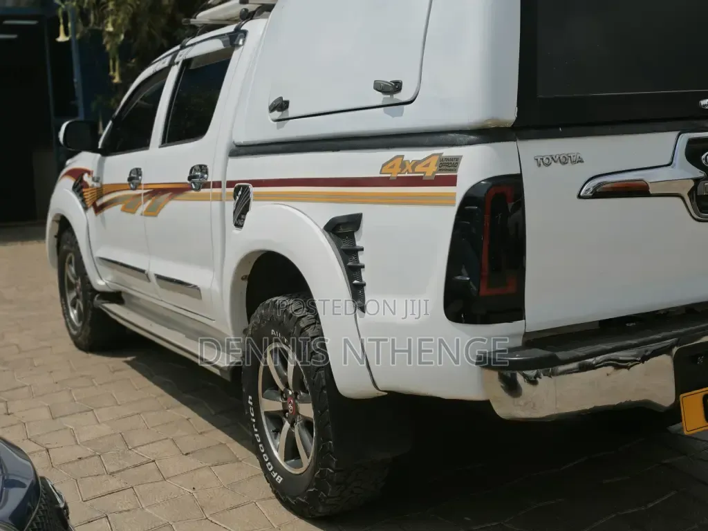 Toyota Hilux 2010 White