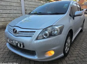 Toyota Auris 2010 Silver