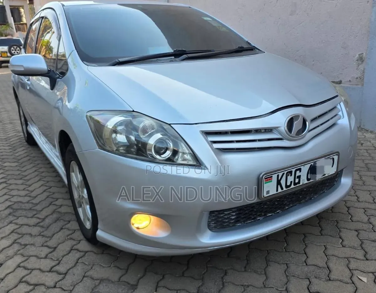 Toyota Auris 2010 Silver