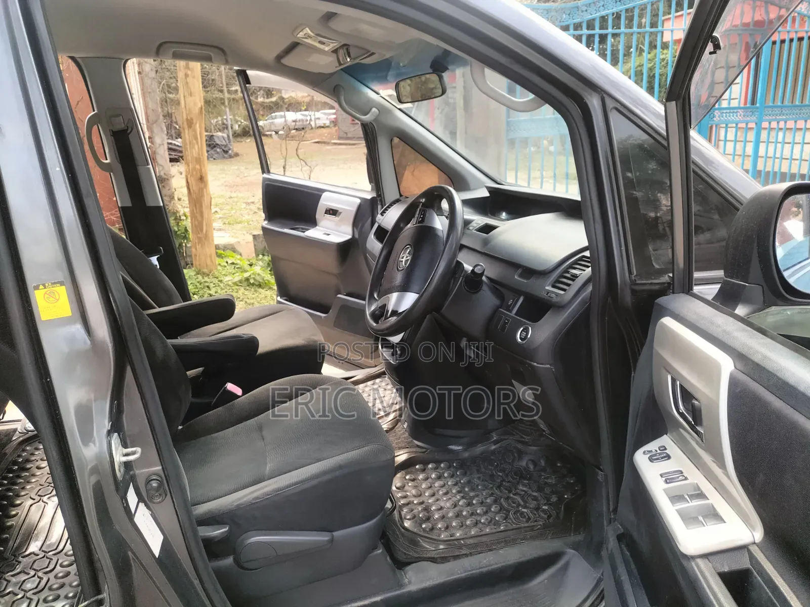 Toyota Noah 2011 Gray