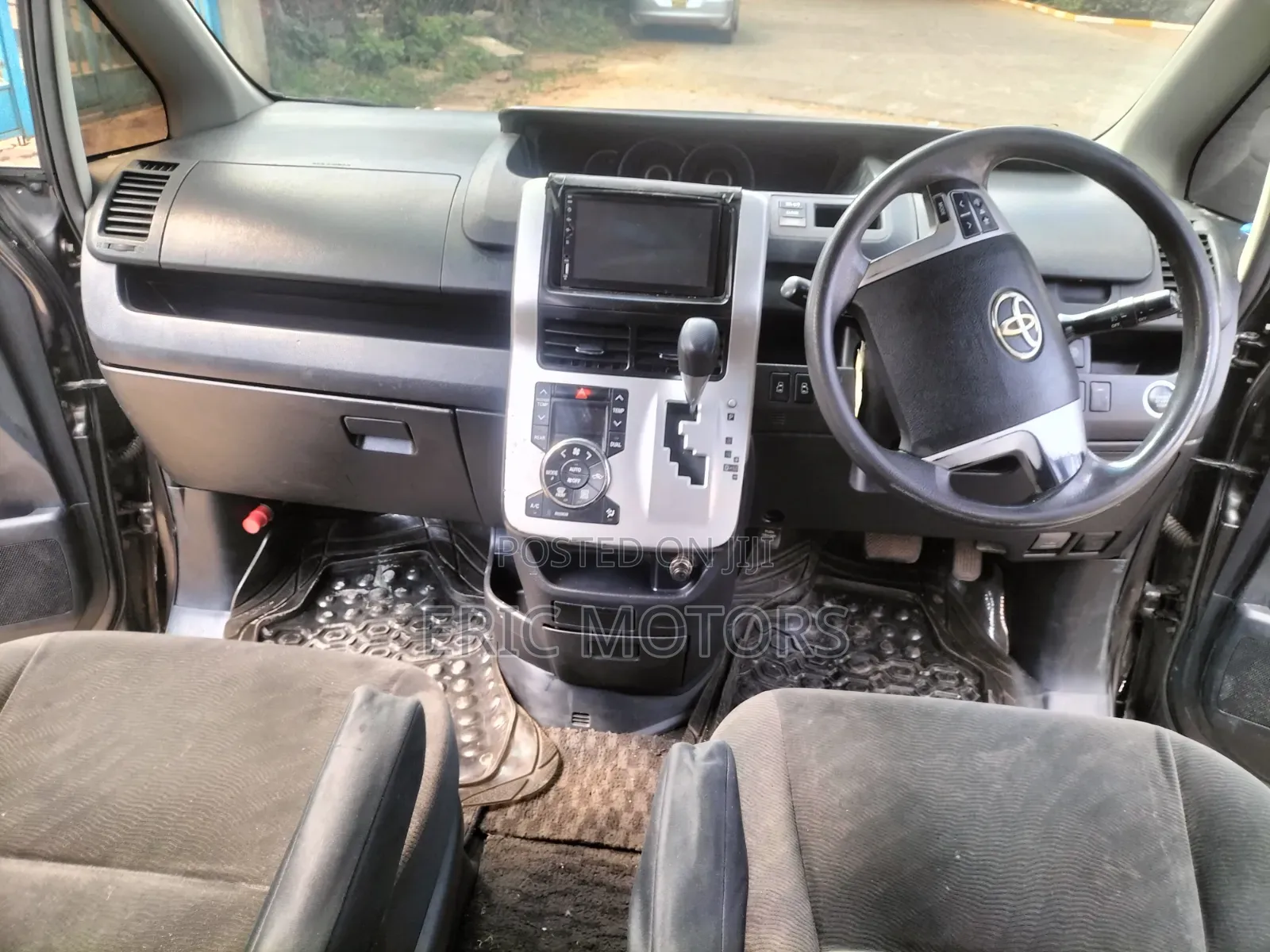 Toyota Noah 2011 Gray