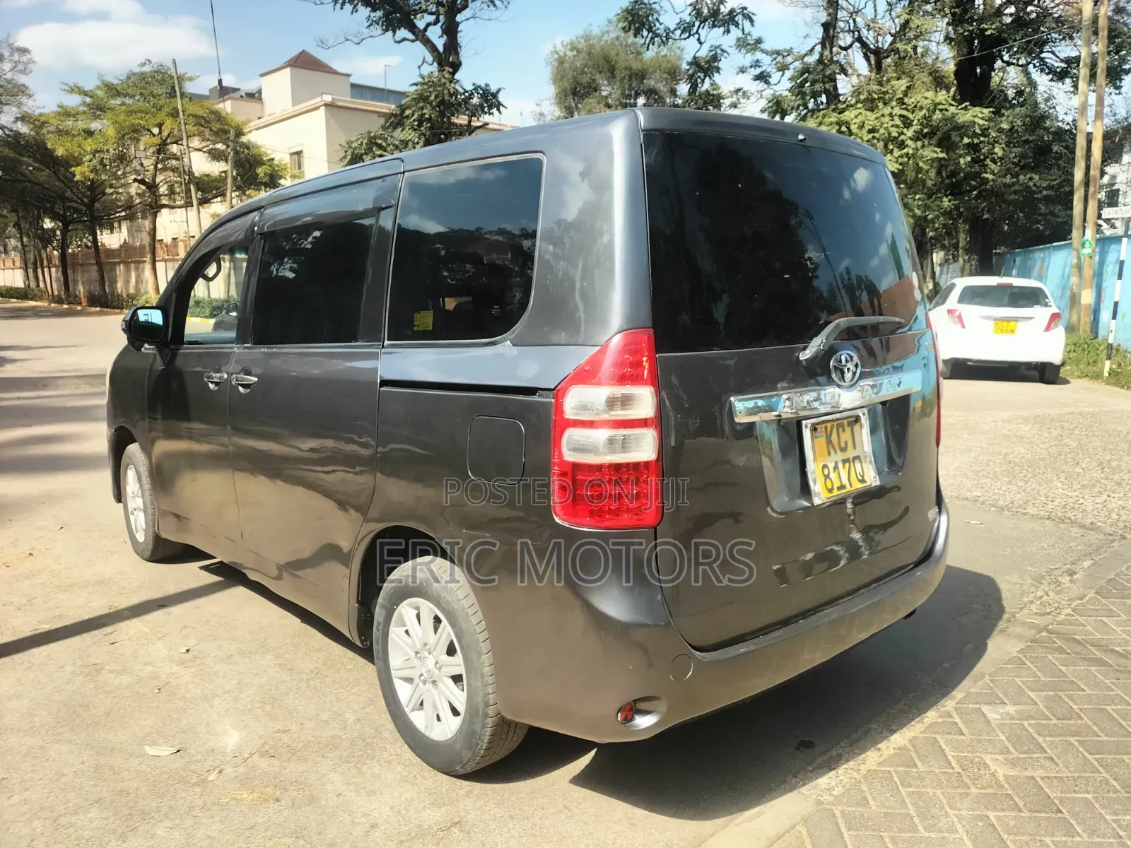 Toyota Noah 2011 Gray
