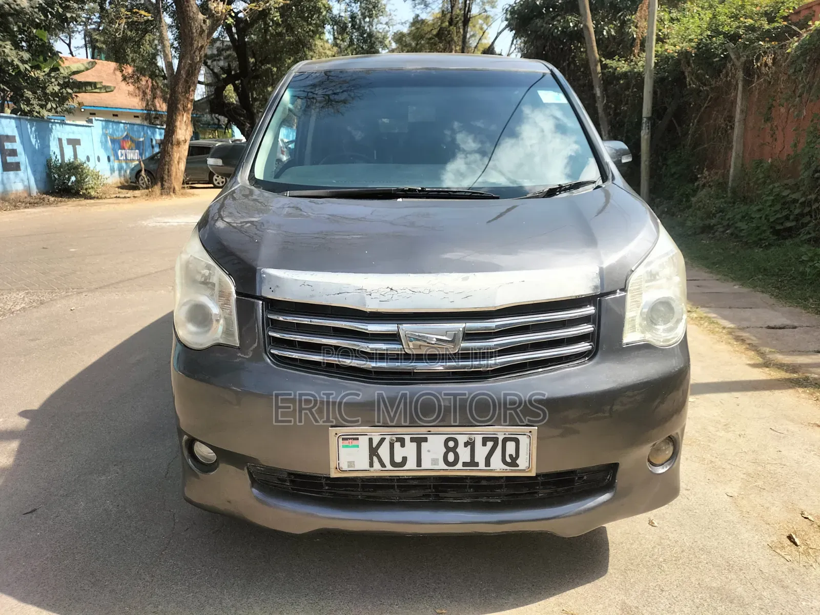 Toyota Noah 2011 Gray
