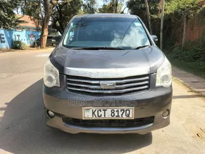 Toyota Noah 2011 Gray