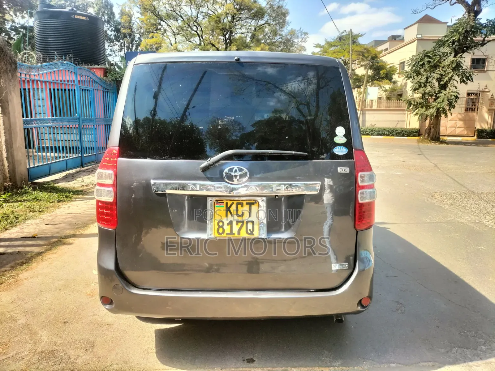 Toyota Noah 2011 Gray