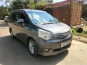 Toyota Noah 2011 Gray