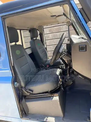 Land Rover Defender Puma 90 SW 2011 Blue