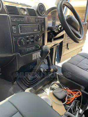 Land Rover Defender Puma 90 SW 2011 Blue