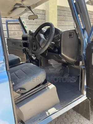 Land Rover Defender Puma 90 SW 2011 Blue
