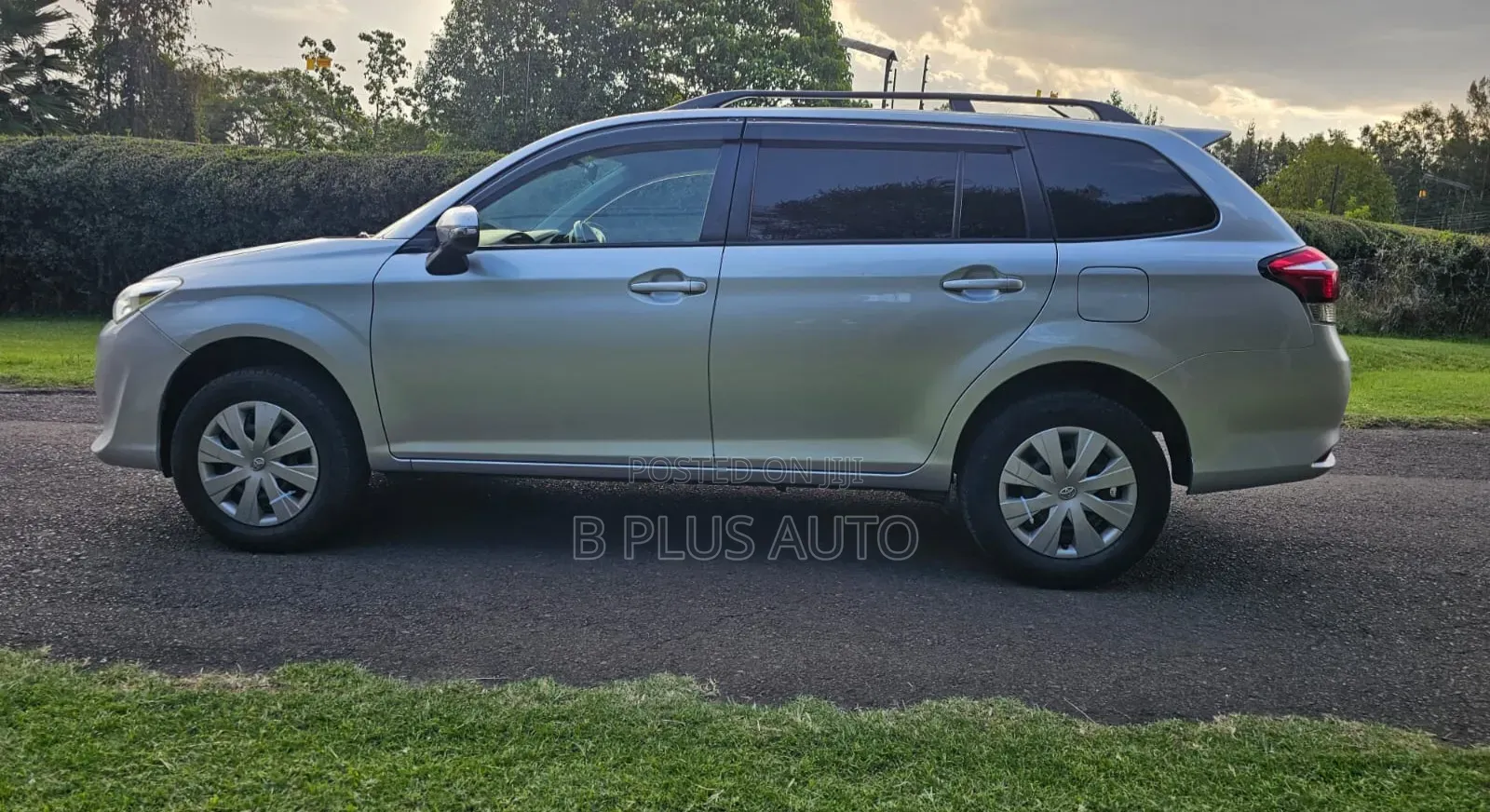 Toyota Corolla Fielder 2018 Silver