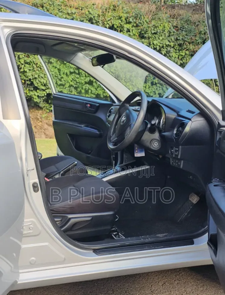 Toyota Corolla Fielder 2018 Silver