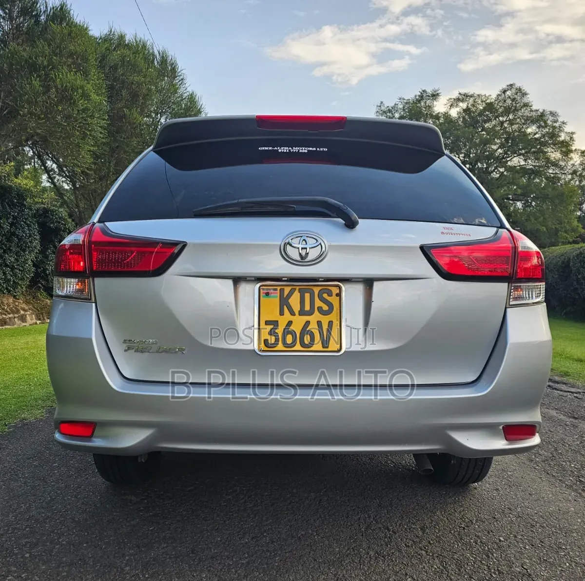 Toyota Corolla Fielder 2018 Silver