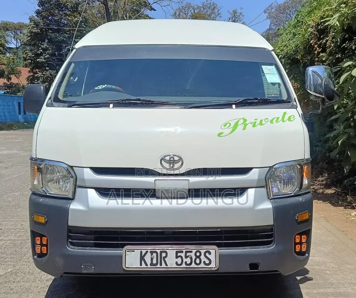 Toyota HiAce 2019 White