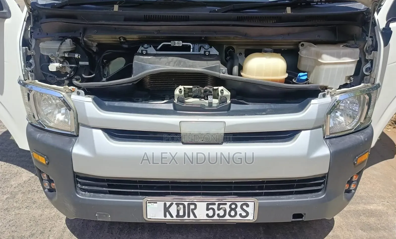 Toyota HiAce 2019 White