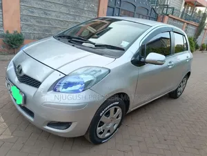 Toyota Vitz 2010 Silver