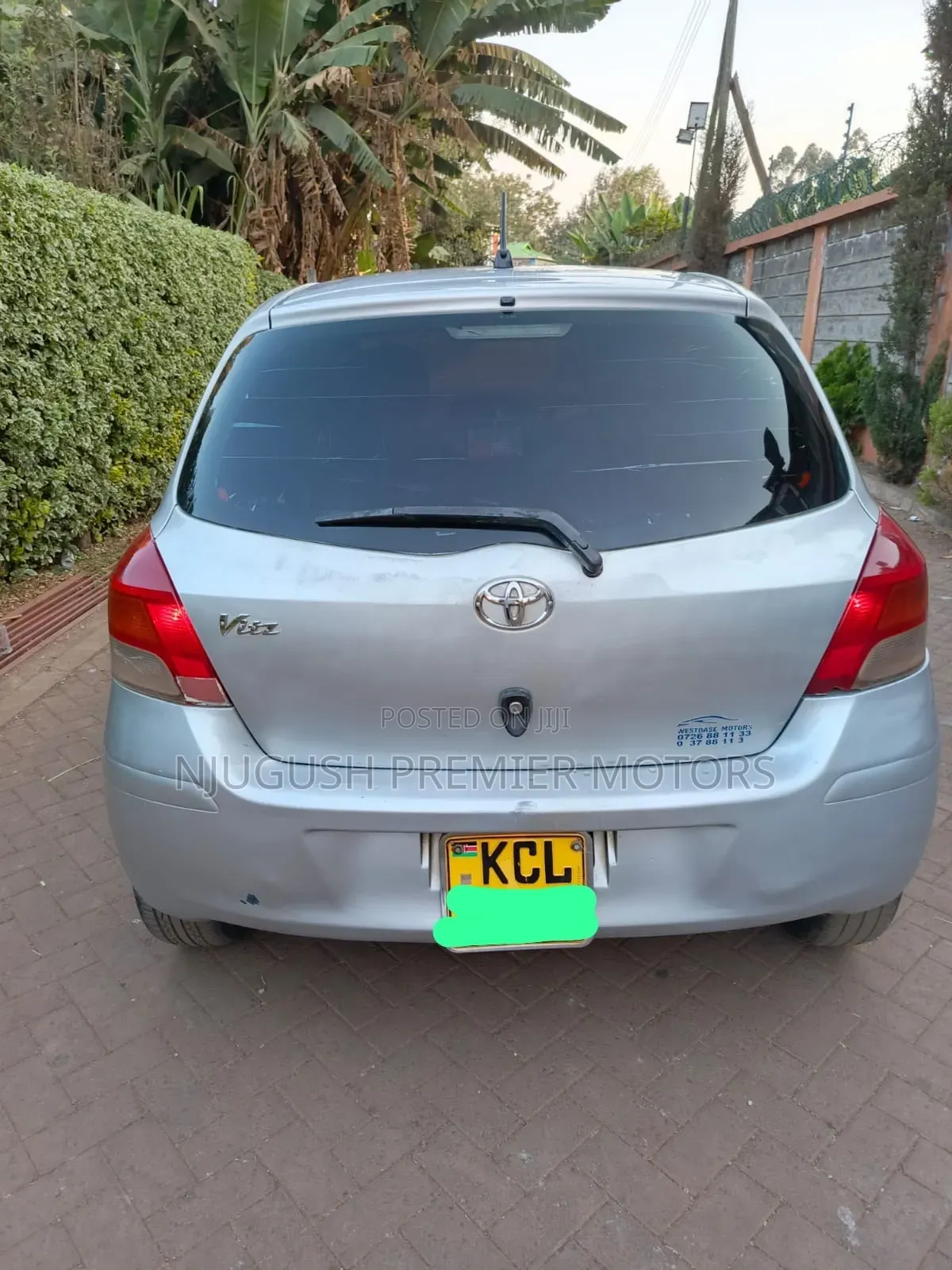 Toyota Vitz 2010 Silver