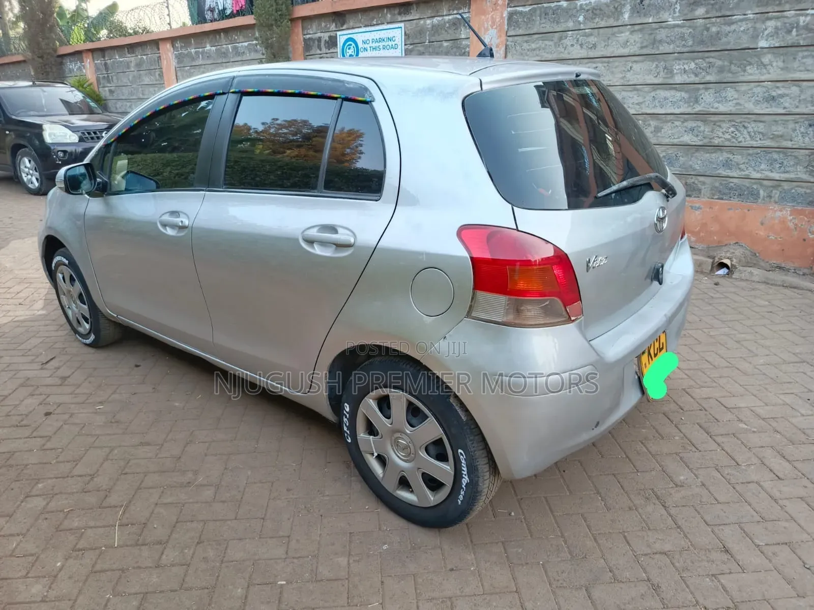 Toyota Vitz 2010 Silver