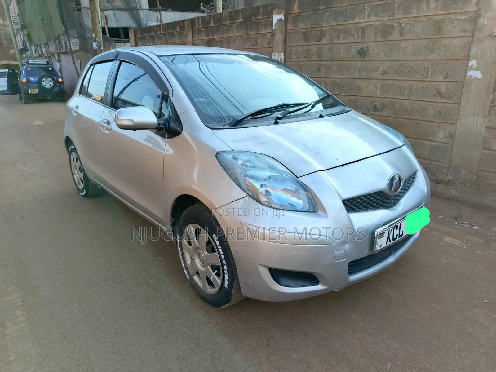 Toyota Vitz 2010 Silver