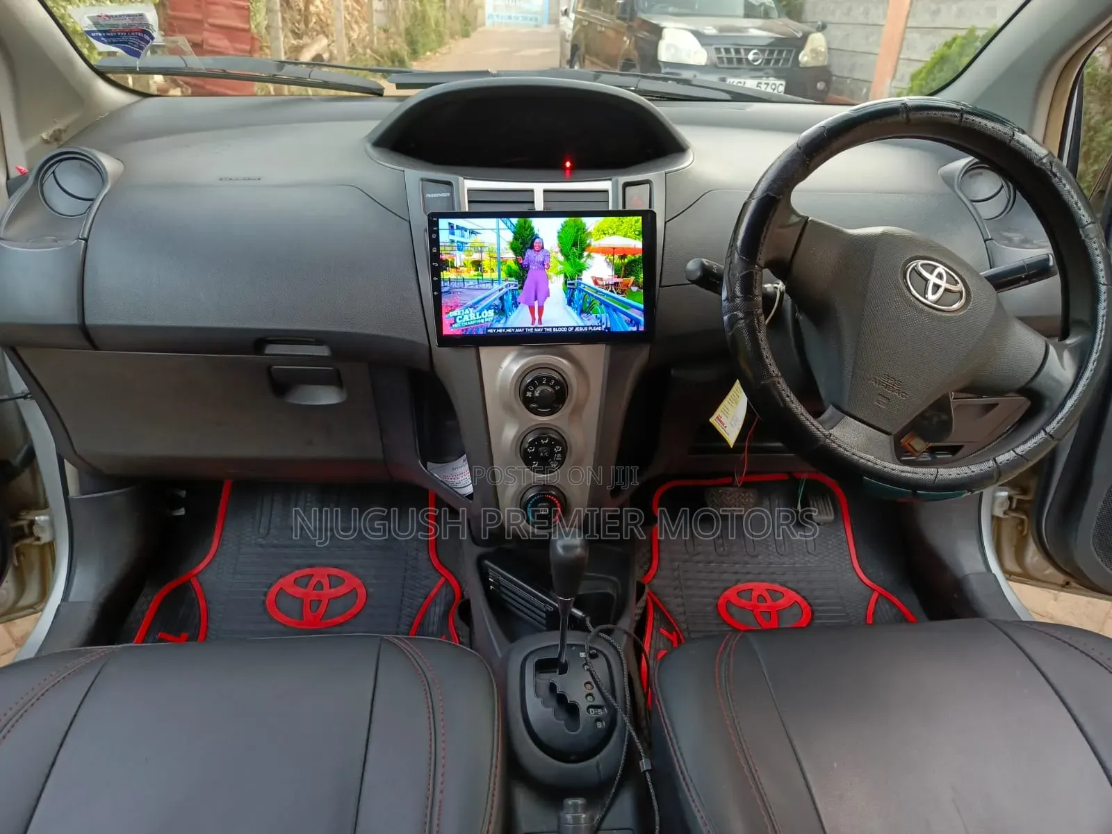 Toyota Vitz 2010 Silver