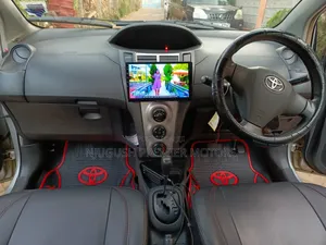 Toyota Vitz 2010 Silver