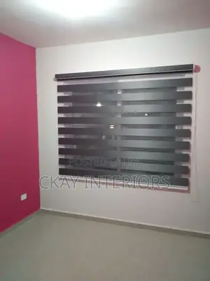 Stylish Control for Natural Daylight With Horizontal Blinds