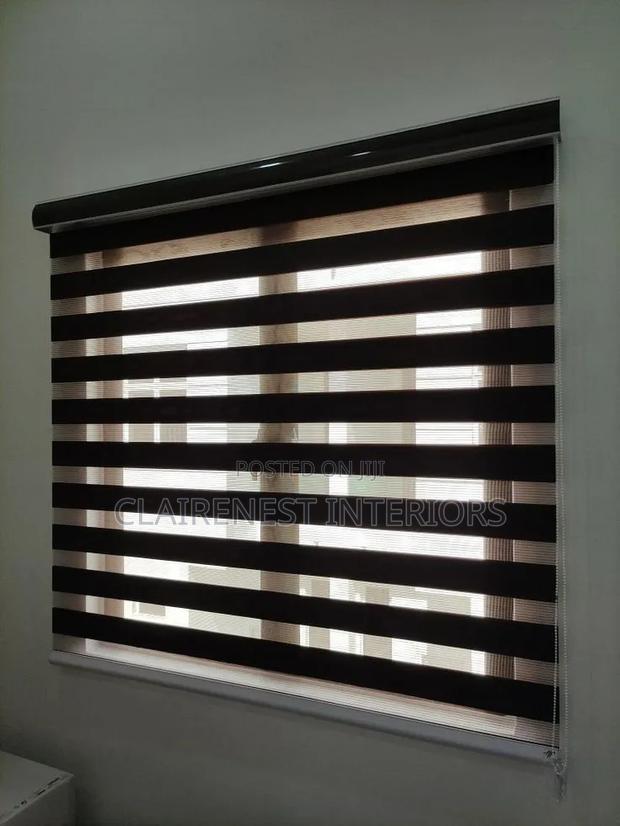 Make Your Interior More Functional With Red and Black Horizontal Blind - thumbnail 2