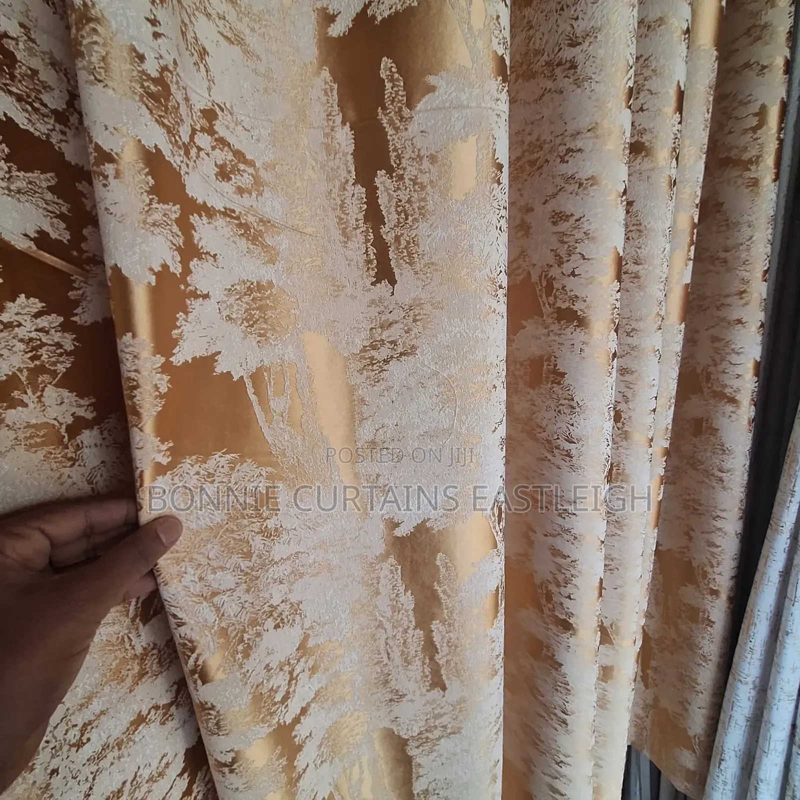 White Plain Sheer With Rings