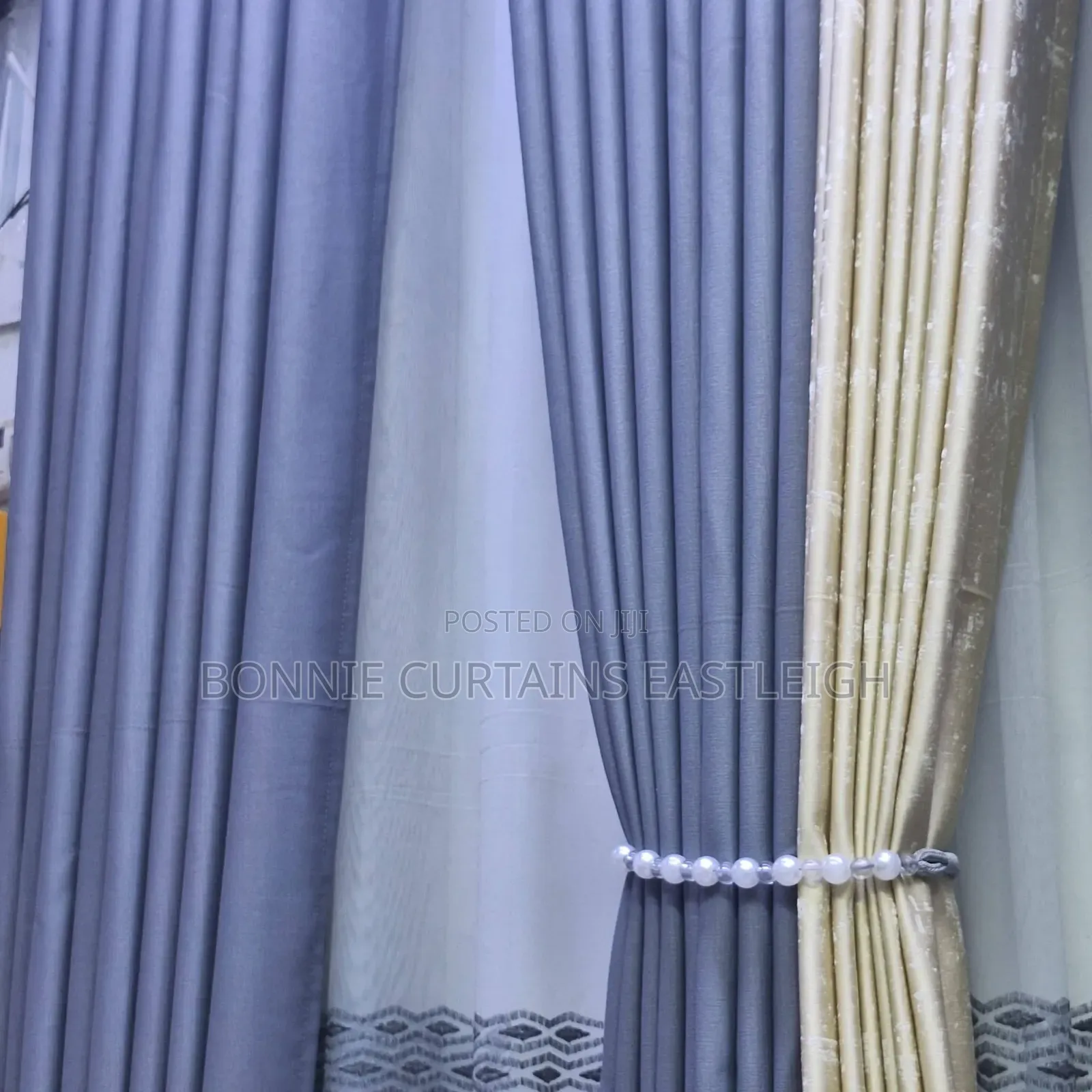 White Plain Sheer With Rings