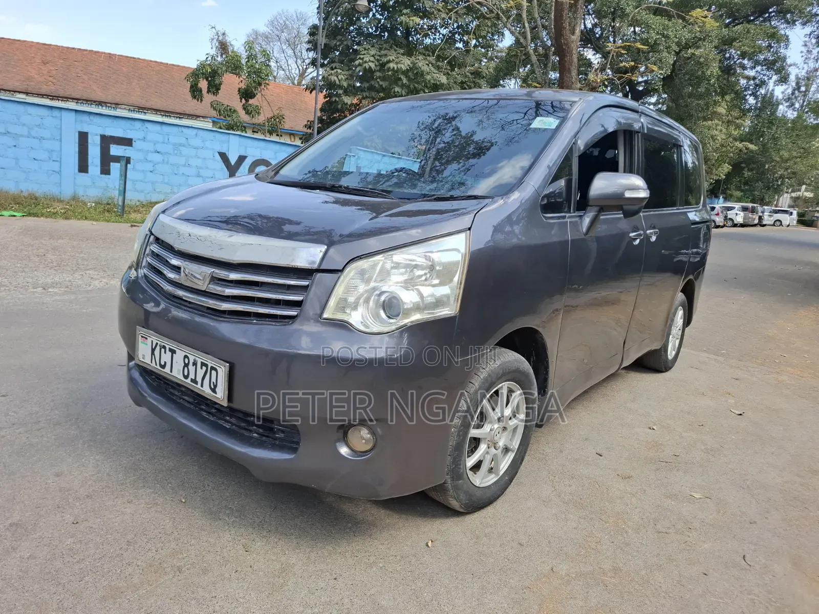 Toyota Noah 2012 Gray