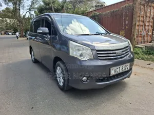 Toyota Noah 2012 Gray