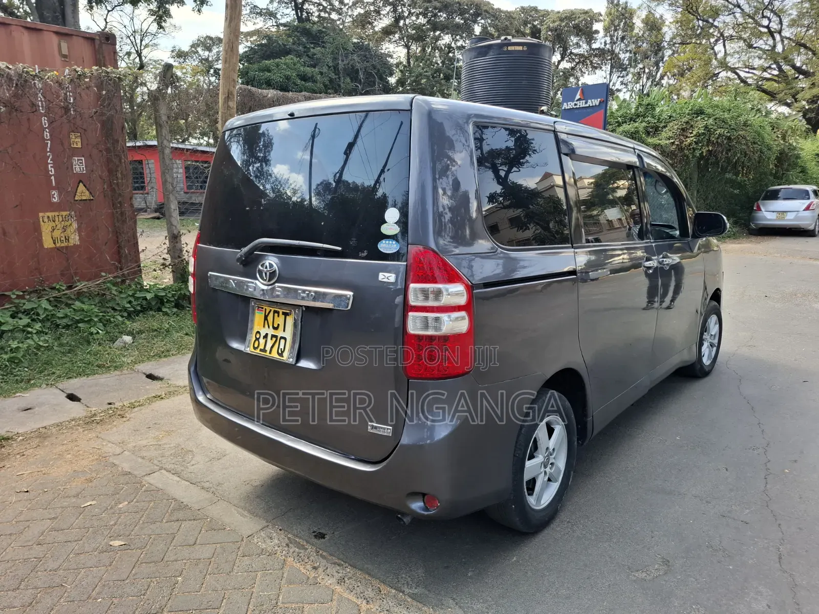 Toyota Noah 2012 Gray