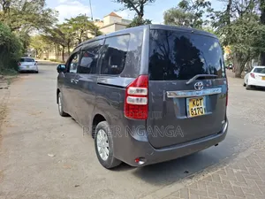 Toyota Noah 2012 Gray