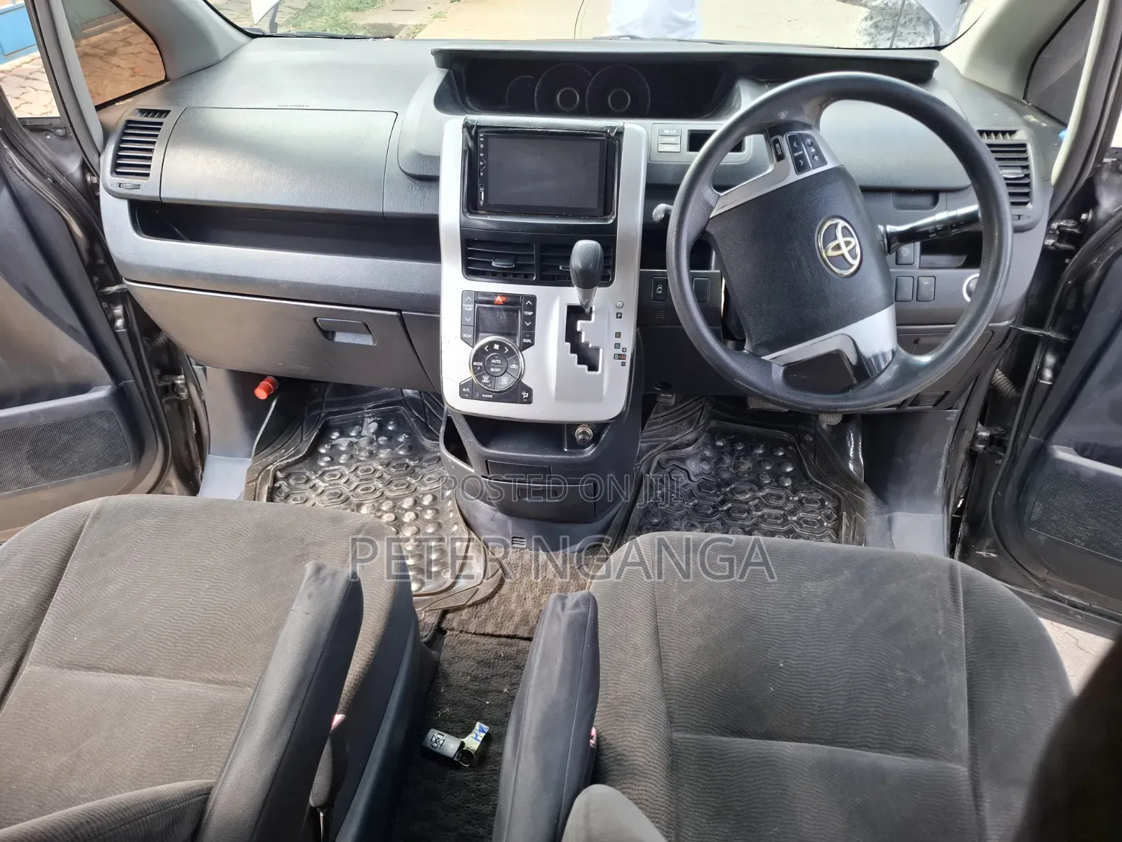 Toyota Noah 2012 Gray
