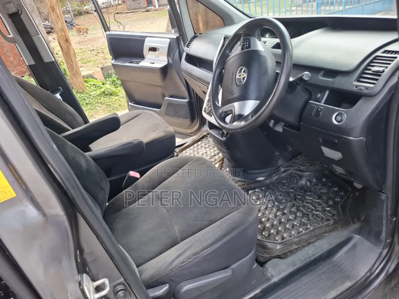 Toyota Noah 2012 Gray