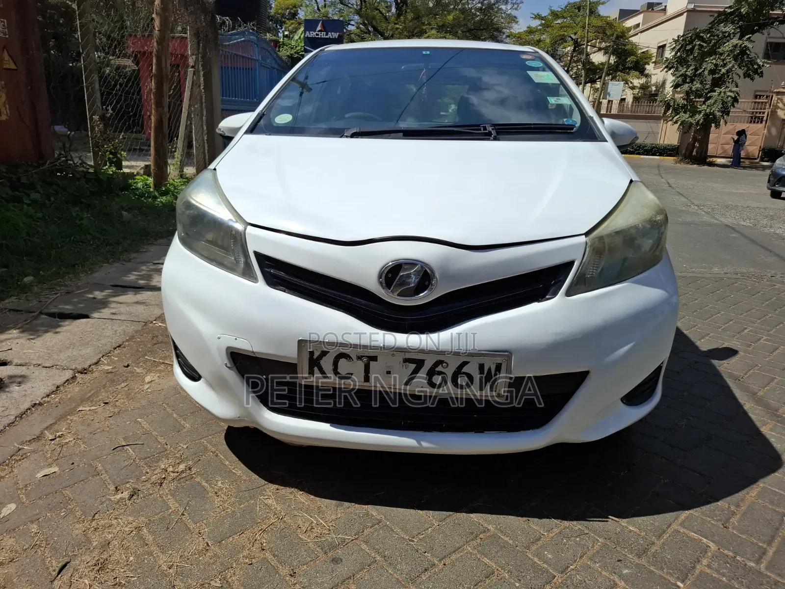 Toyota Vitz 2011 White