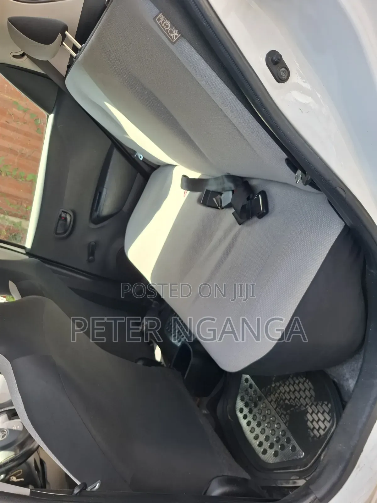 Toyota Vitz 2011 White