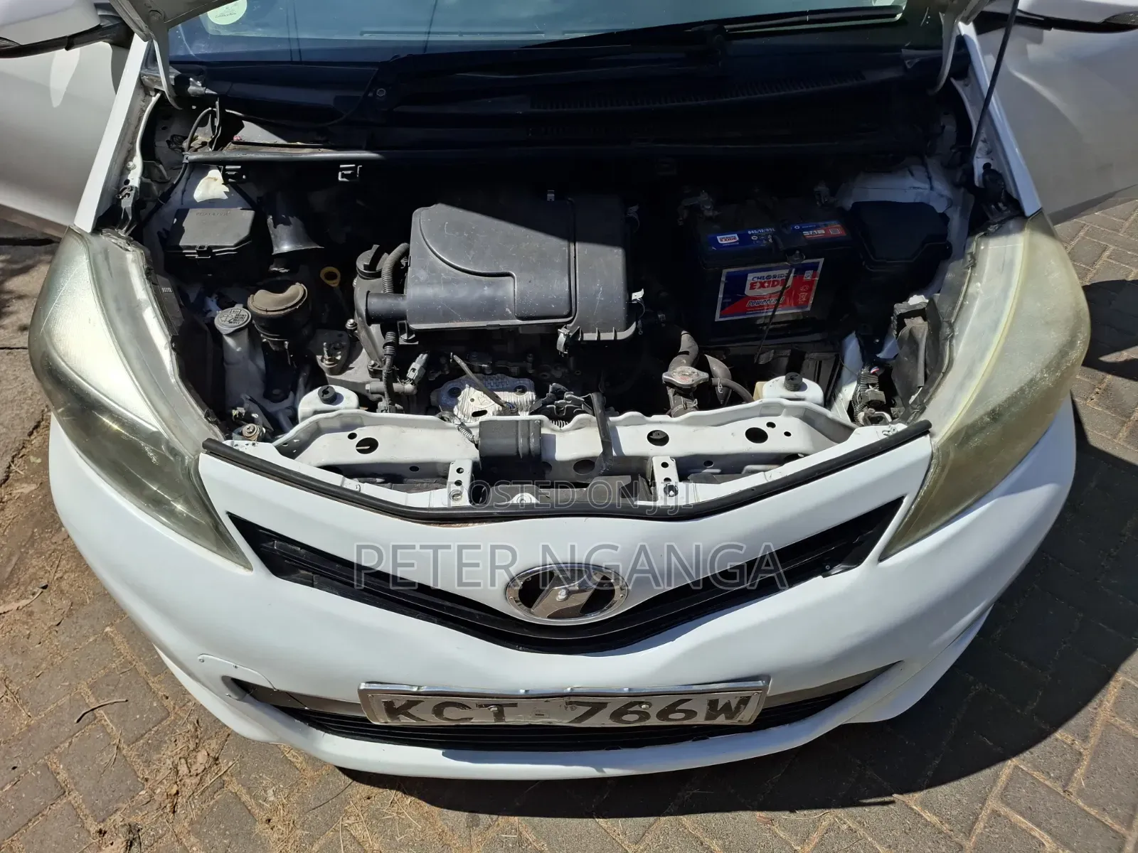 Toyota Vitz 2011 White