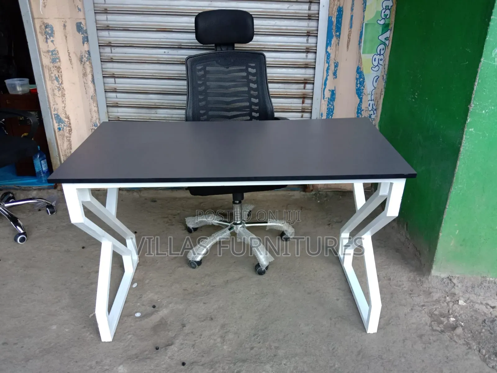 Stable Metallic Office Table and Revolving Headrest Chair