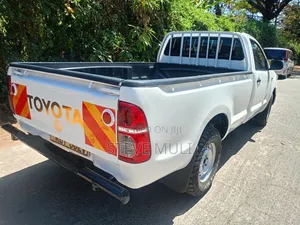 Toyota Hilux 2014 Pearl